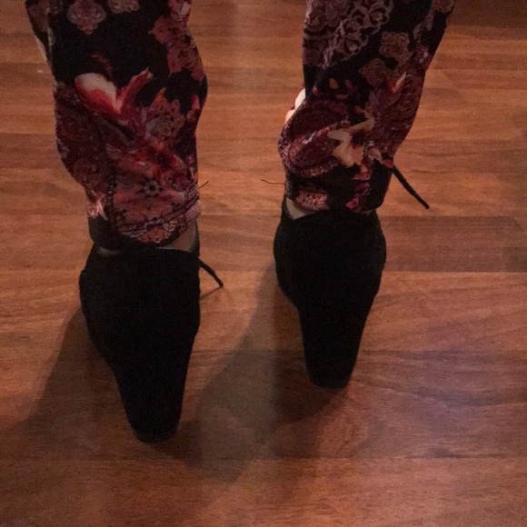 🌷Lil Girls Mary Jane Heels🌷 - Picture 6 of 8